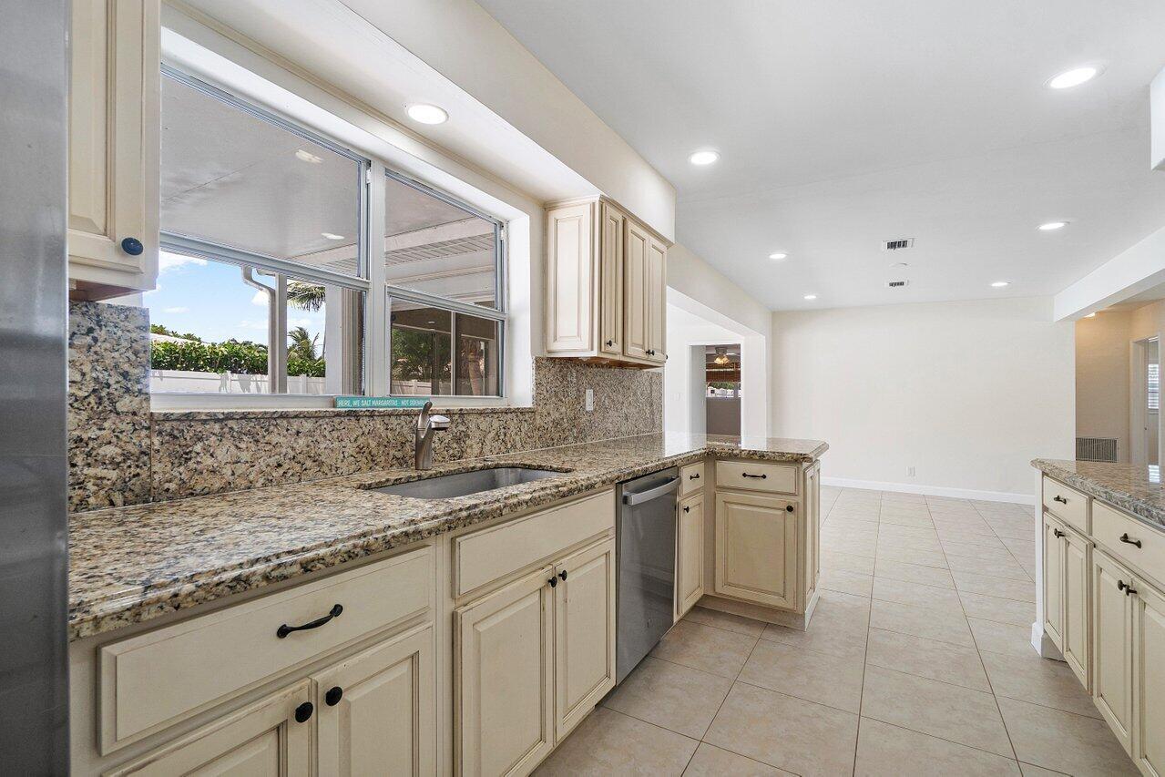 401 Northeast 24th Street Boca Raton, FL 33431 - Photo 16 of 42 401 NE 24th Street, Boca Raton (16)