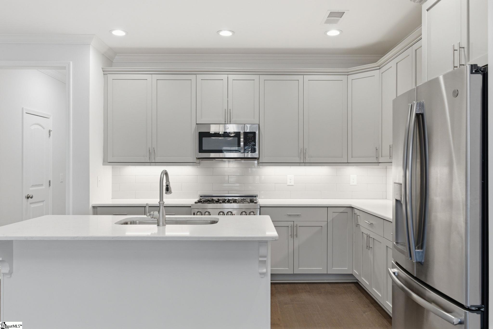 18 Peckham Street Greenville, SC 29607 - Photo 12 of 44