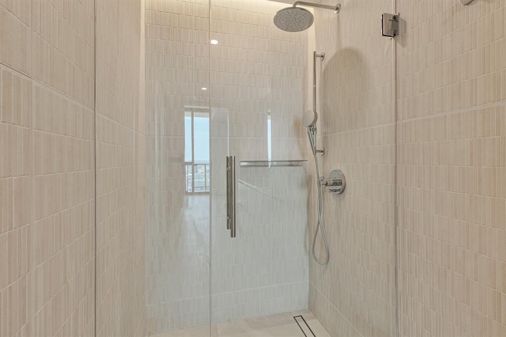 610 Davis Street, Unit 5006 Austin, TX 78701 - Photo 12 of 40 a bathroom with a shower