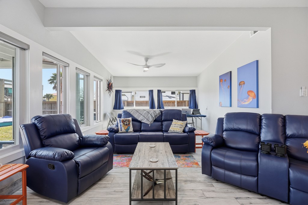 129 Copano Cove Road Rockport, TX 78382 - Photo 13 of 37