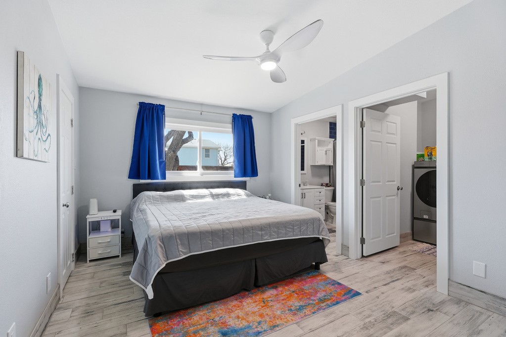 129 Copano Cove Road Rockport, TX 78382 - Photo 15 of 37