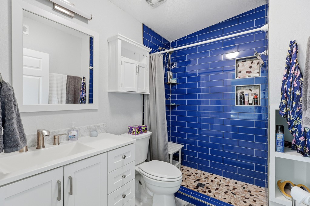 129 Copano Cove Road Rockport, TX 78382 - Photo 17 of 37