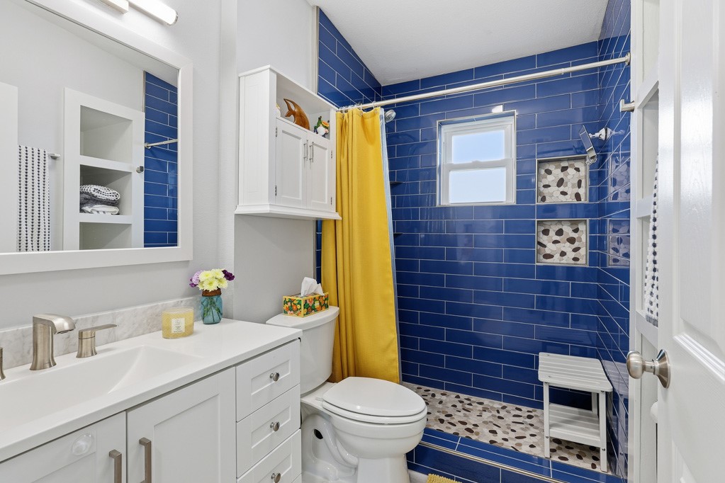 129 Copano Cove Road Rockport, TX 78382 - Photo 20 of 37