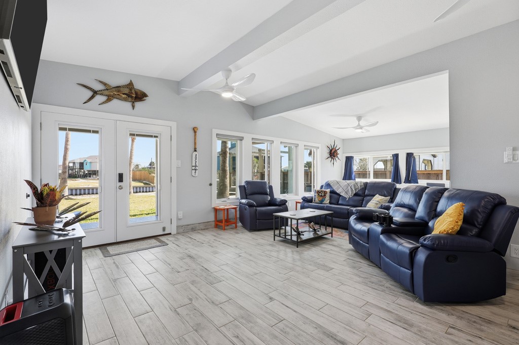 129 Copano Cove Road Rockport, TX 78382 - Photo 4 of 37