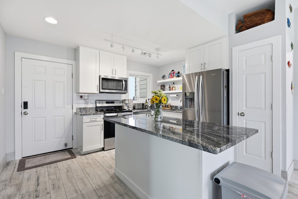 129 Copano Cove Road Rockport, TX 78382 - Photo 8 of 37