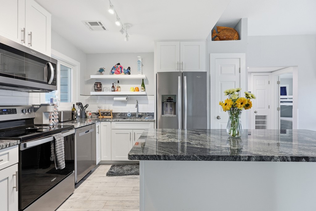 129 Copano Cove Road Rockport, TX 78382 - Photo 9 of 37