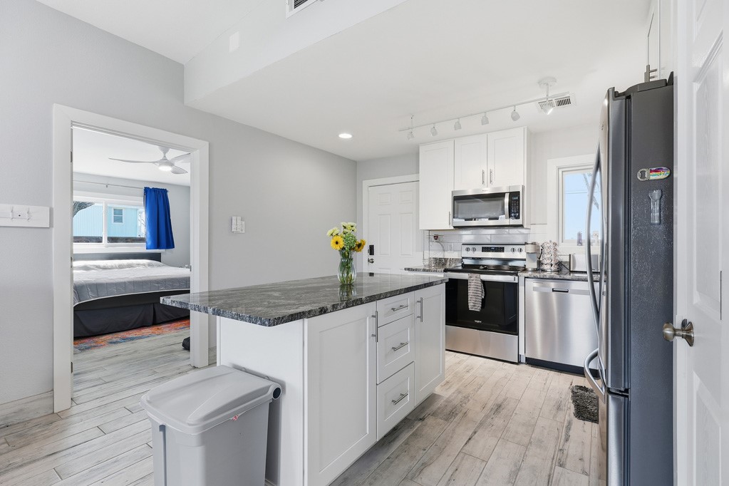 129 Copano Cove Road Rockport, TX 78382 - Photo 10 of 37