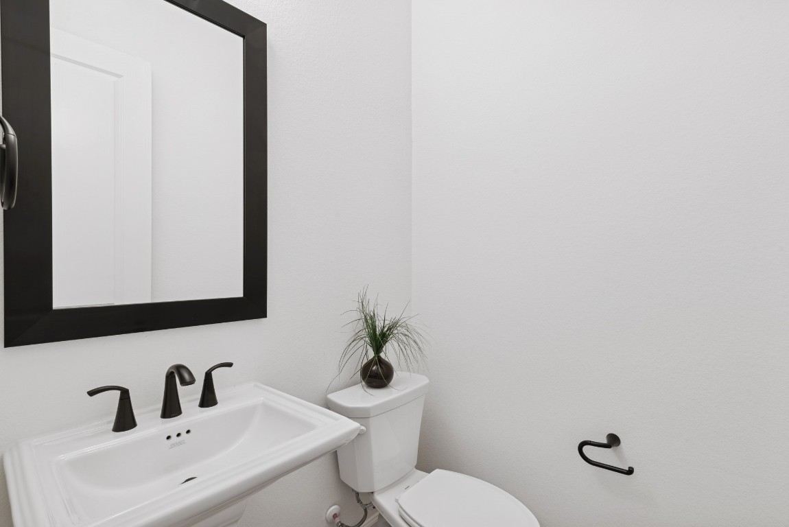 1736 Howler Way Montgomery, TX 77316 - Photo 27 of 48 Powder bath for guests too!