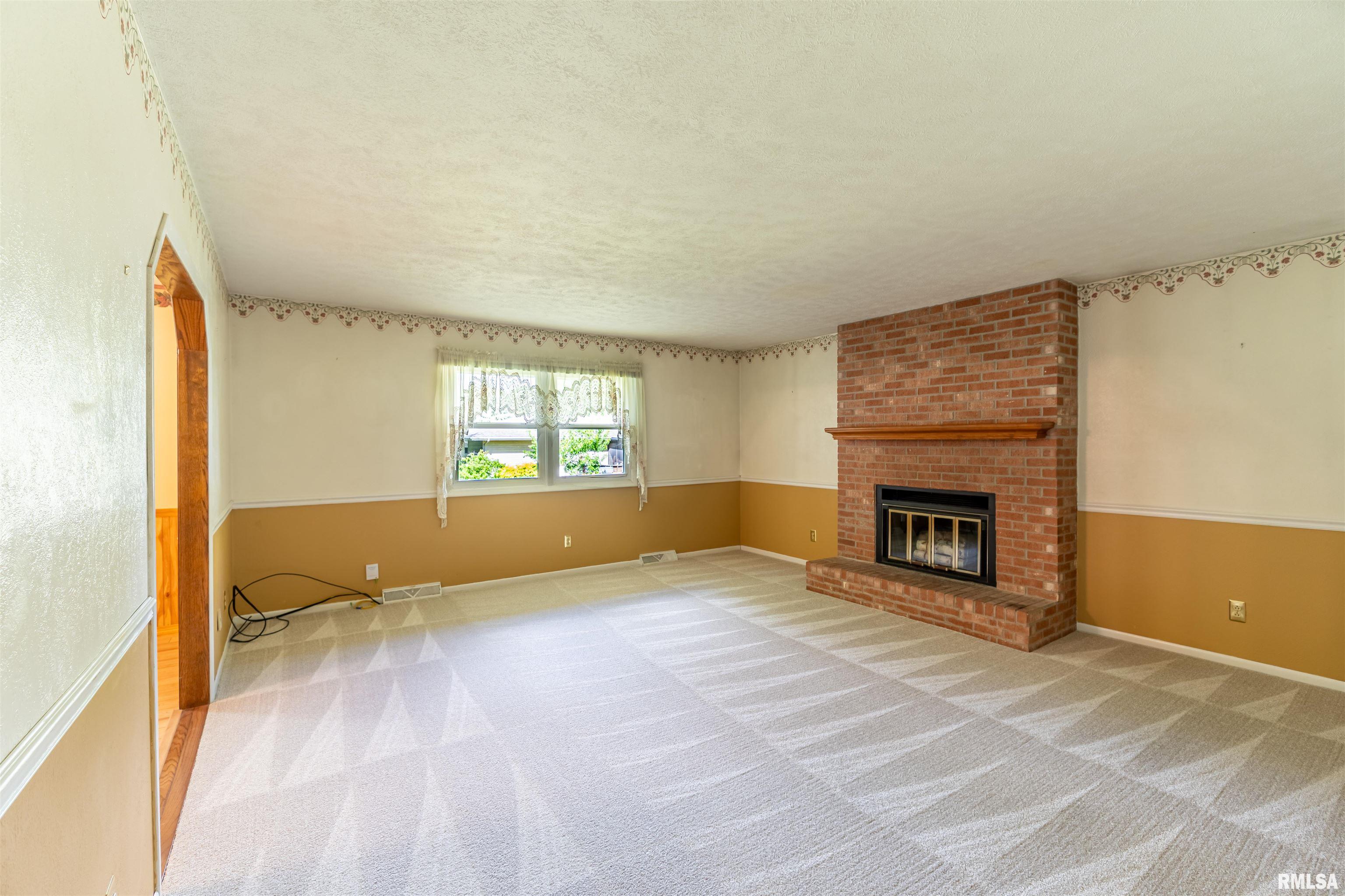 210 Riss Drive Normal, IL 61761 - Photo 7 of 39