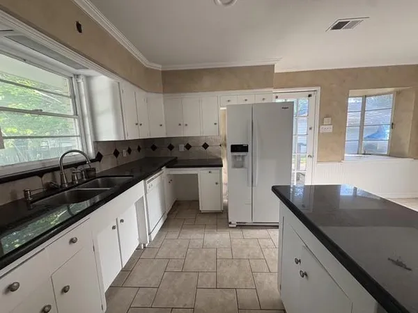 $5,500 | 7525 Wentwood Drive, Dallas, TX 75225