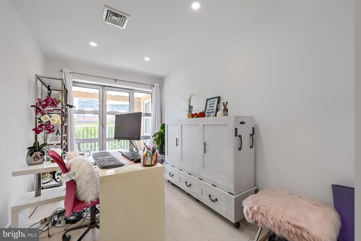 250 President Street, Unit 211 Baltimore, MD 21202 - Photo 6 of 63