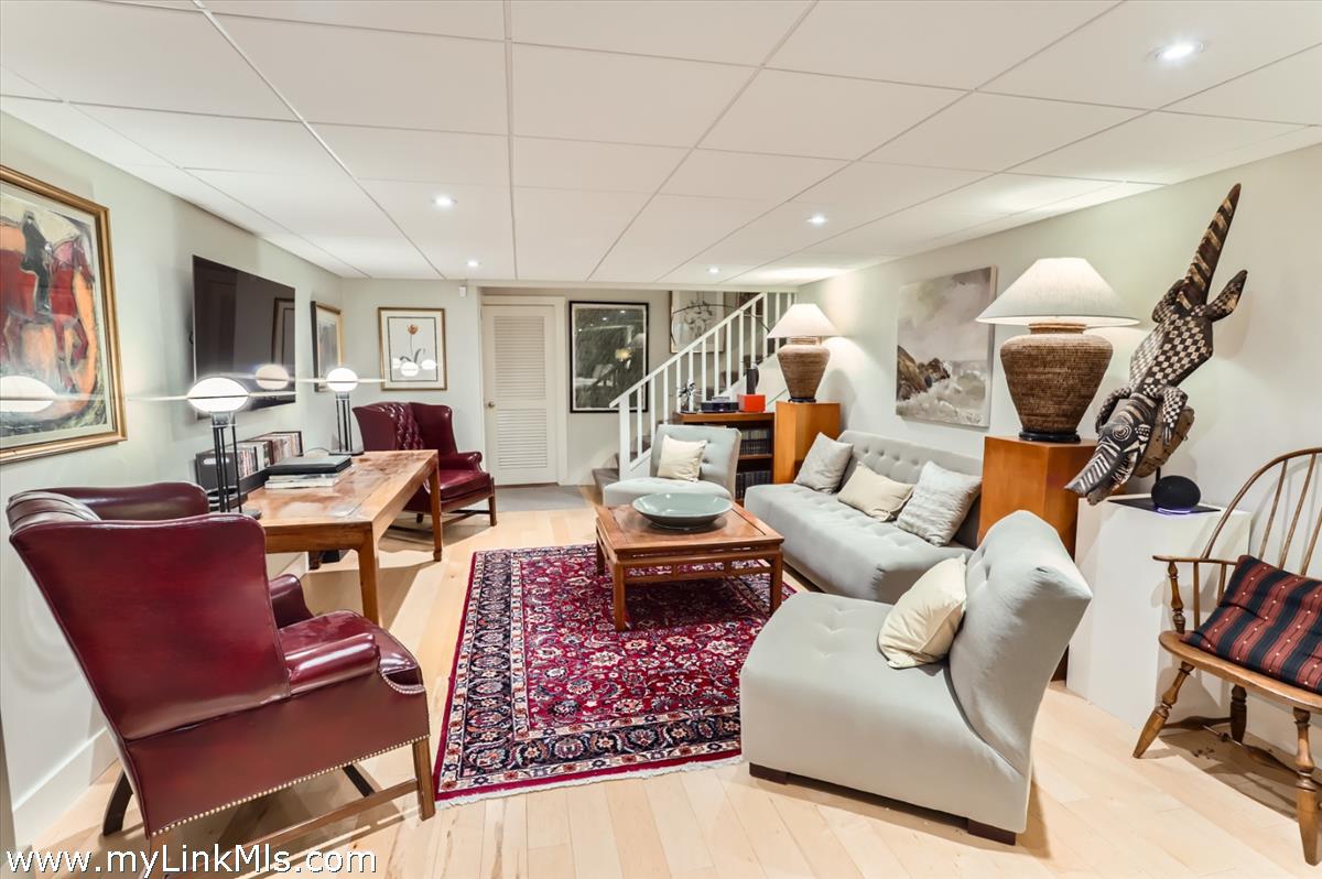 20 Edson Forest Road West Tisbury, MA 02568 - Photo 30 of 47 Lower level guest suite