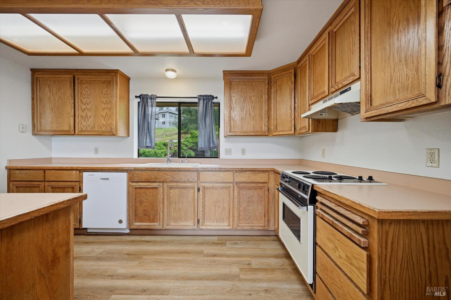 17312 Greenridge Road Hidden Valley Lake, CA 95467 - Photo 10 of 34 Kitchen has lots of counter space.