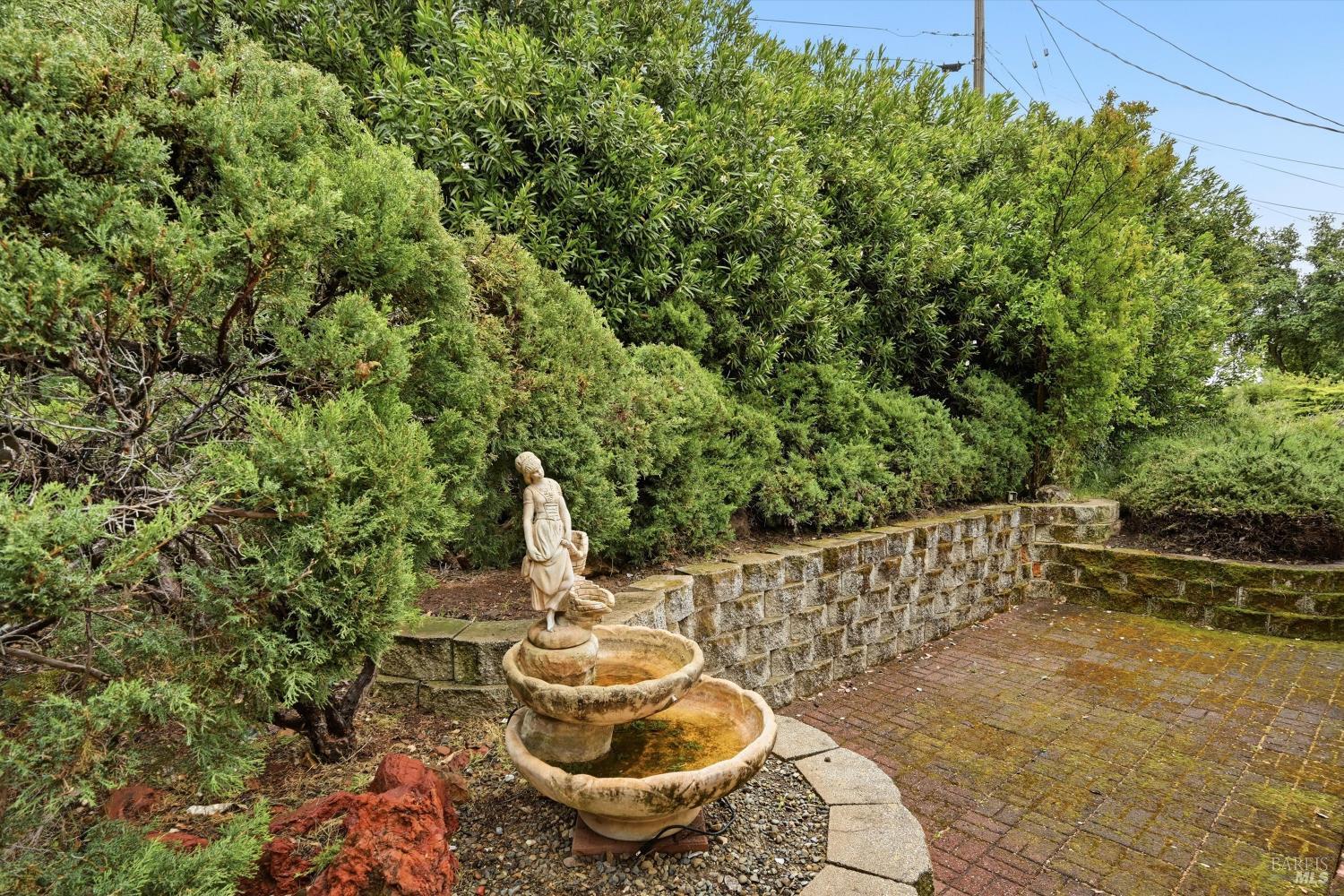 17312 Greenridge Road Hidden Valley Lake, CA 95467 - Photo 31 of 34 Front courtyard.