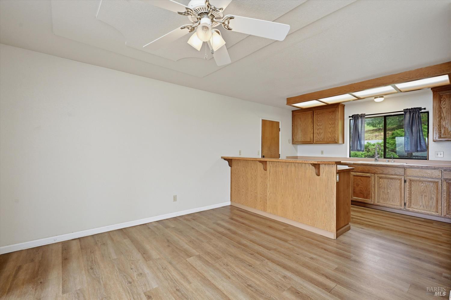 17312 Greenridge Road Hidden Valley Lake, CA 95467 - Photo 8 of 34 Breakfast bar between kitchen and dining area.