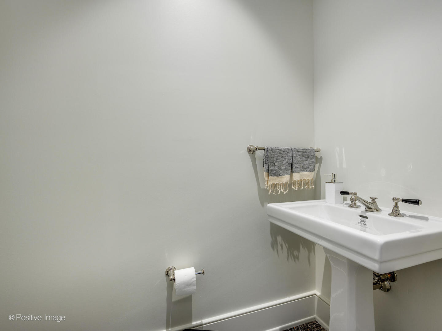 21 North May Street, Unit 505 Chicago, IL 60607 - Photo 17 of 27 a bathroom with a sink and a mirror