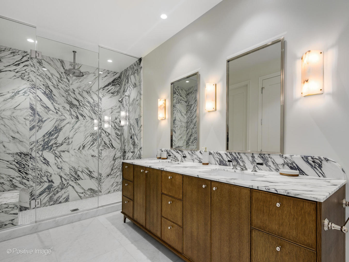 21 North May Street, Unit 505 Chicago, IL 60607 - Photo 20 of 27 a bathroom with a double vanity sink mirror and bathtub