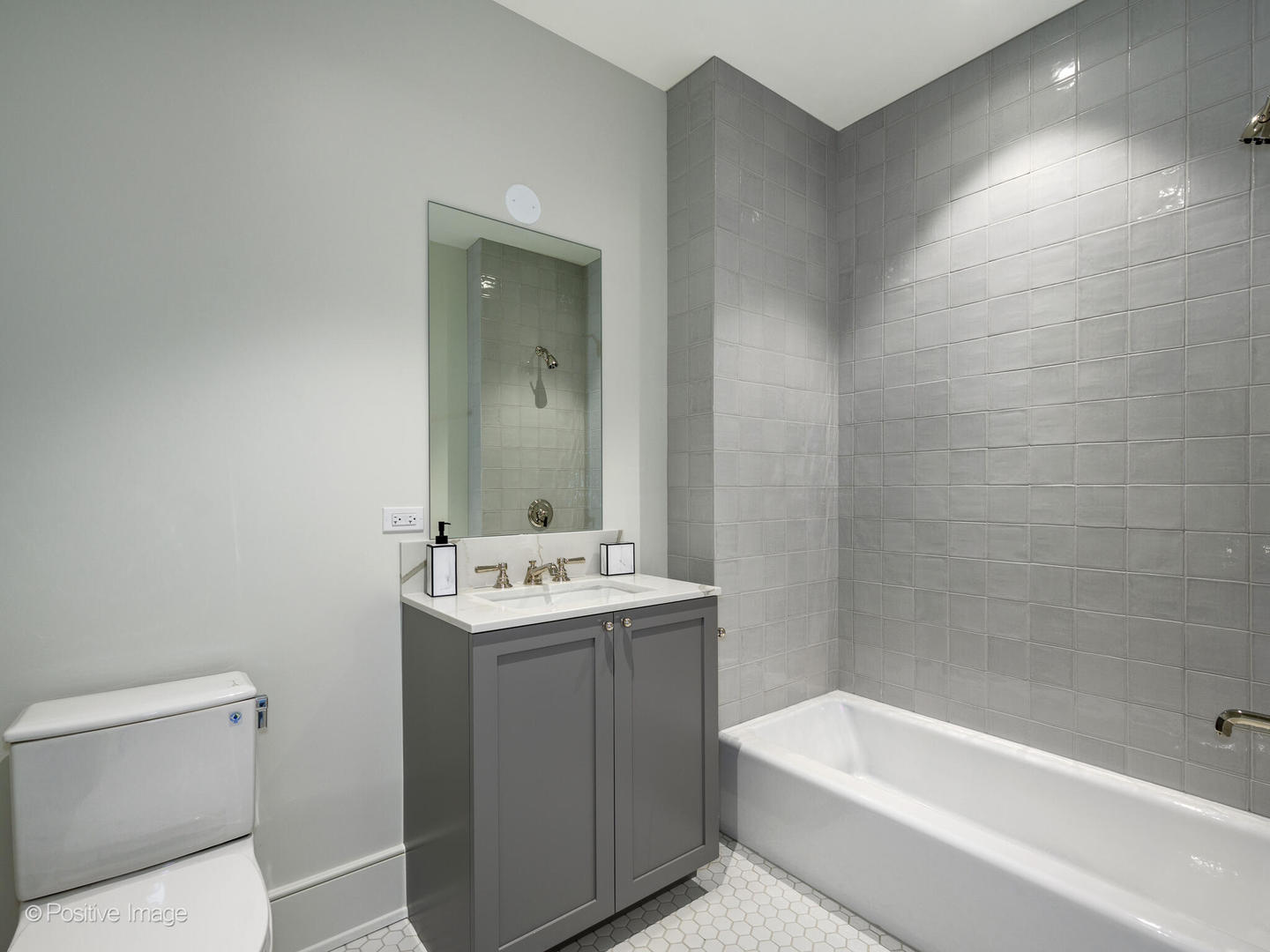 21 North May Street, Unit 505 Chicago, IL 60607 - Photo 23 of 27 a bathroom with a sink a toilet and bathtub