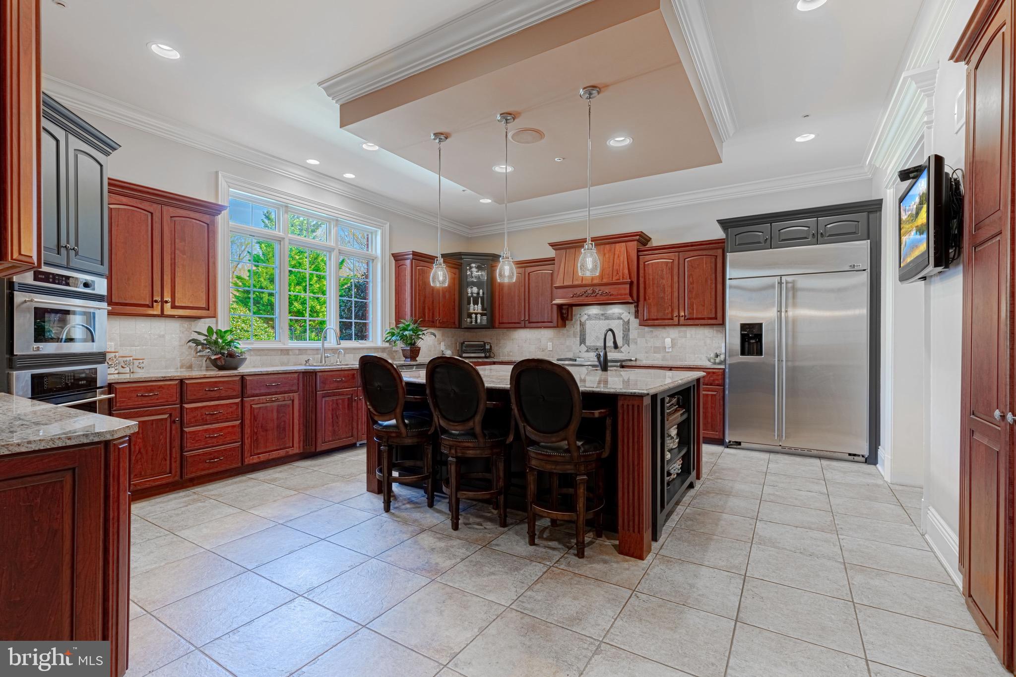 10100 Gary Road Potomac, MD 20854 - Photo 13 of 71 Grand kitchen.
