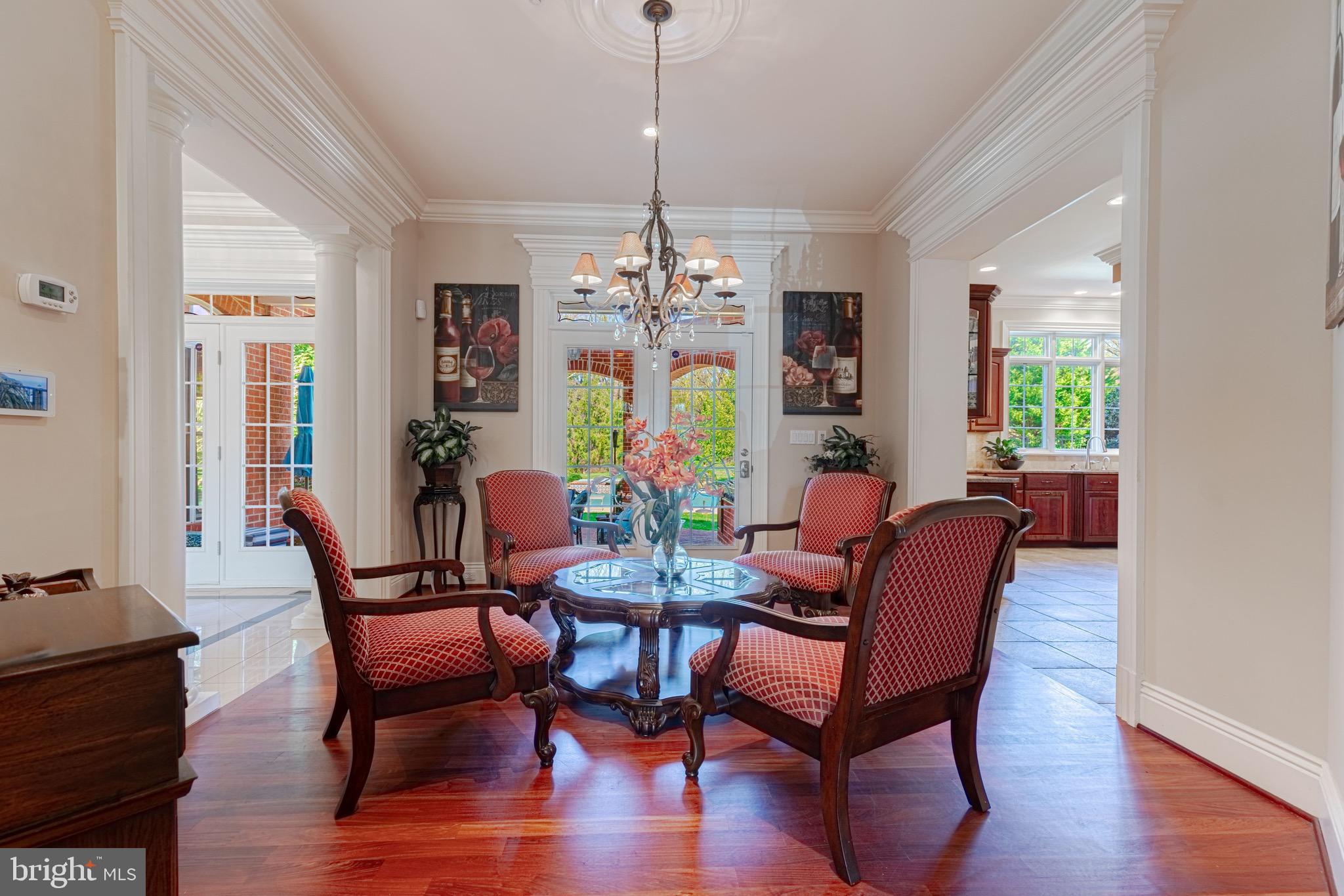 10100 Gary Road Potomac, MD 20854 - Photo 16 of 71 Breakfast and dining area off kitchen.