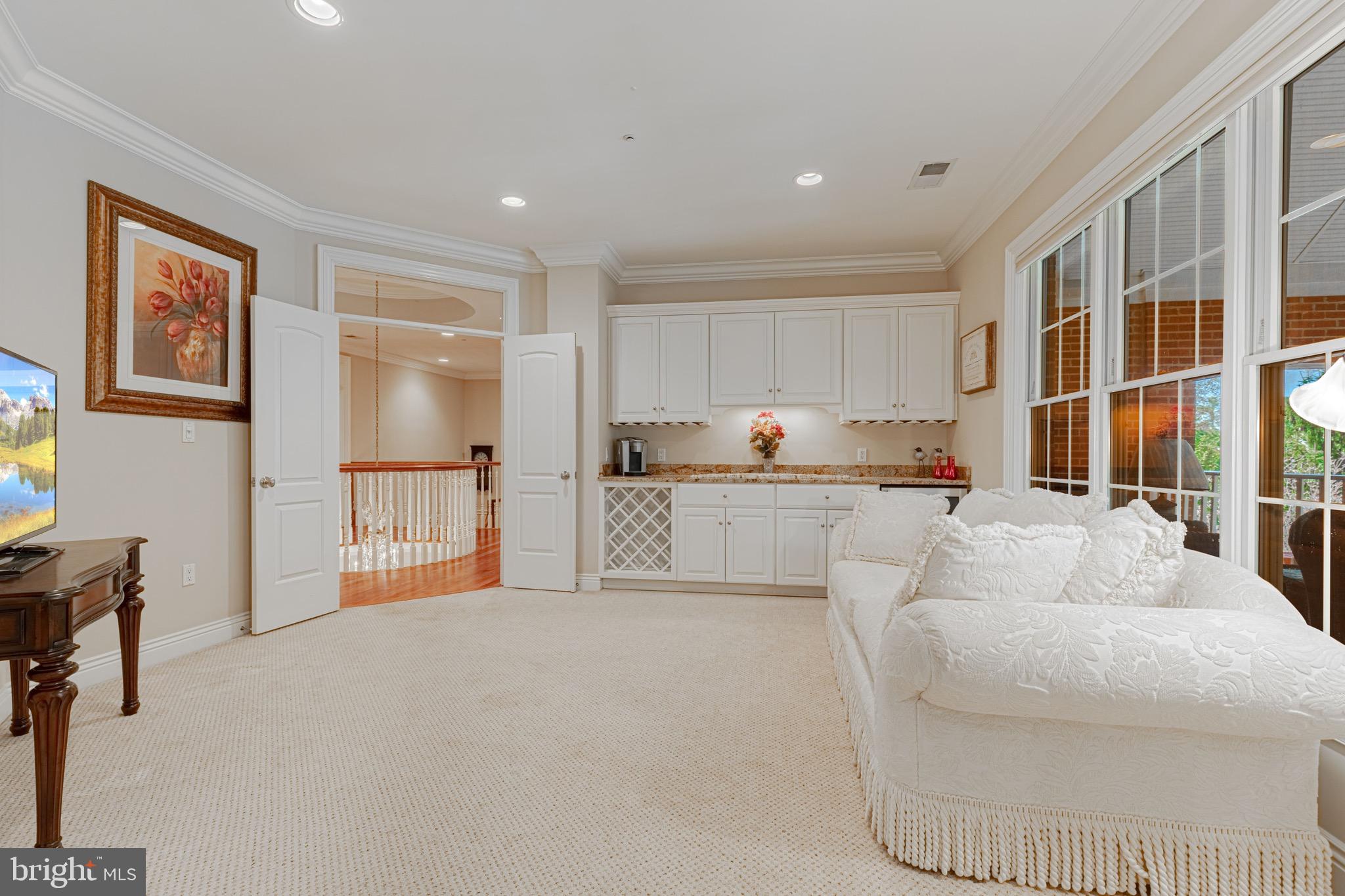 10100 Gary Road Potomac, MD 20854 - Photo 23 of 71 Sitting room w/beverage center off primary suite.