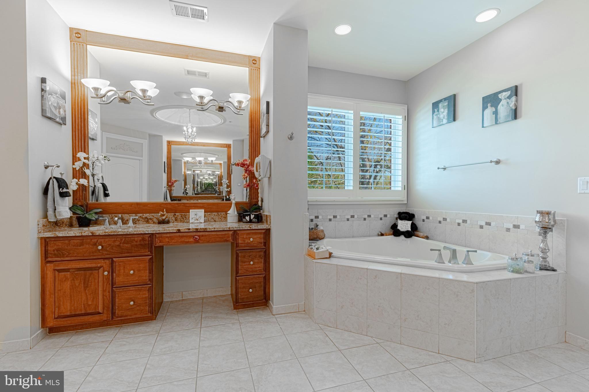 10100 Gary Road Potomac, MD 20854 - Photo 28 of 71 Primary bath with soaking tub.