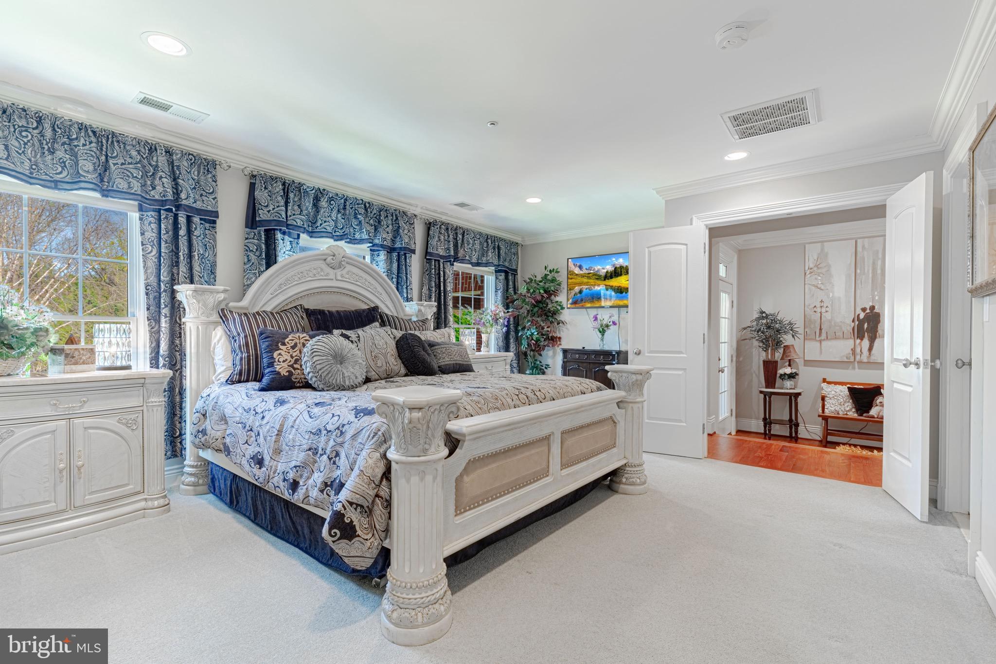 10100 Gary Road Potomac, MD 20854 - Photo 40 of 71 Oversized bedroom #6 w/en suite.