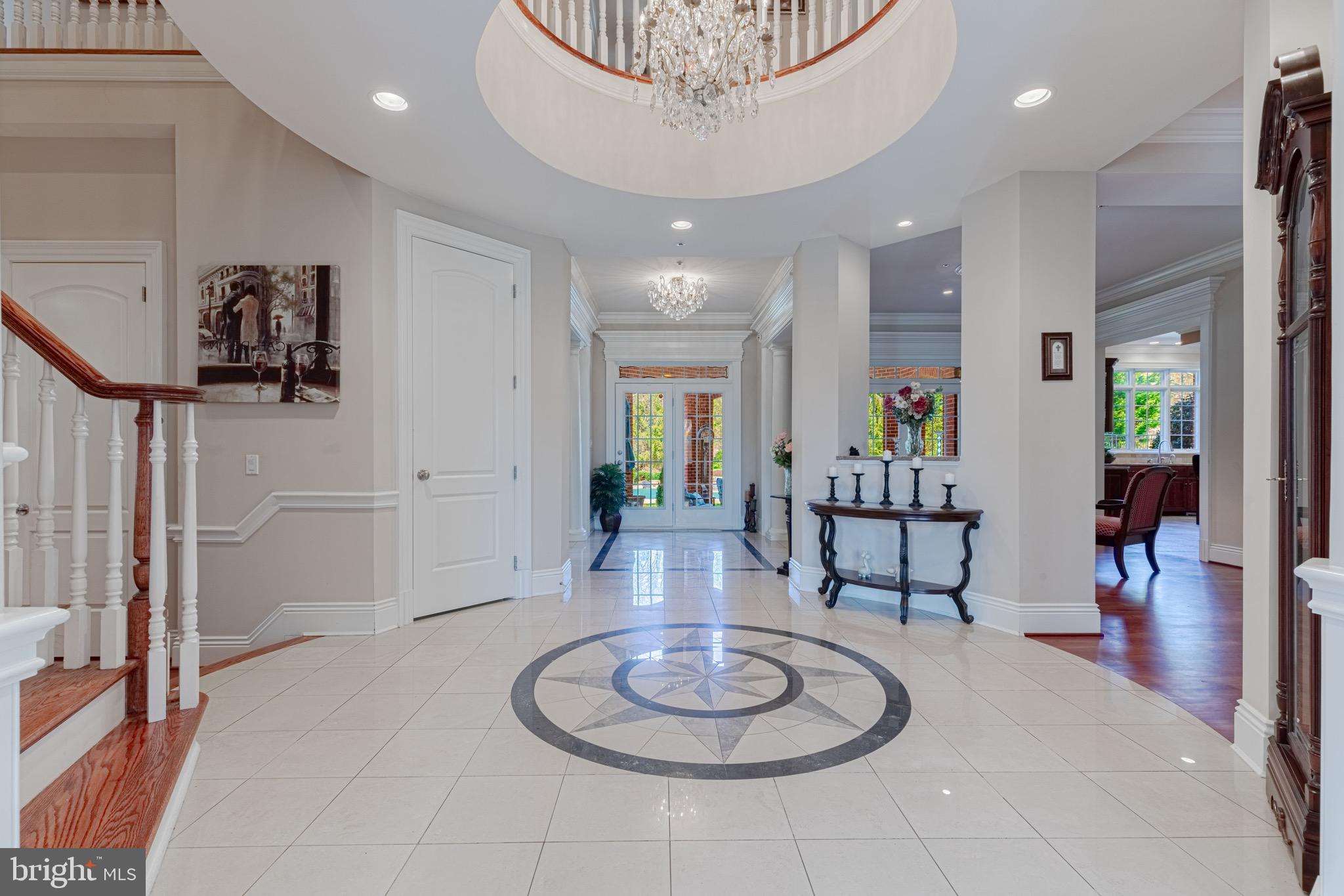 10100 Gary Road Potomac, MD 20854 - Photo 4 of 71 A most welcoming foyer!