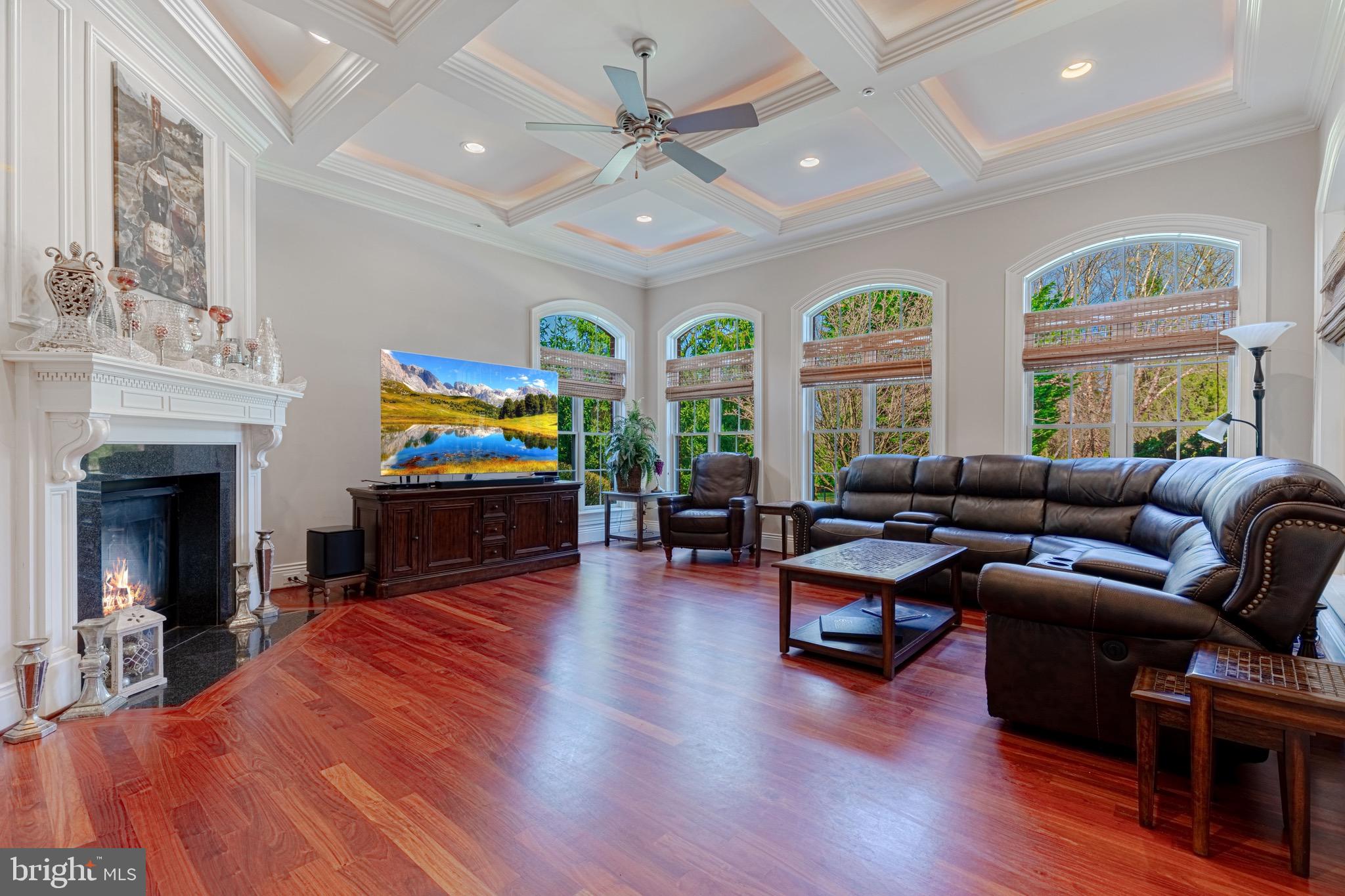 10100 Gary Road Potomac, MD 20854 - Photo 10 of 71 Entertainer's delight,light-filled family room.