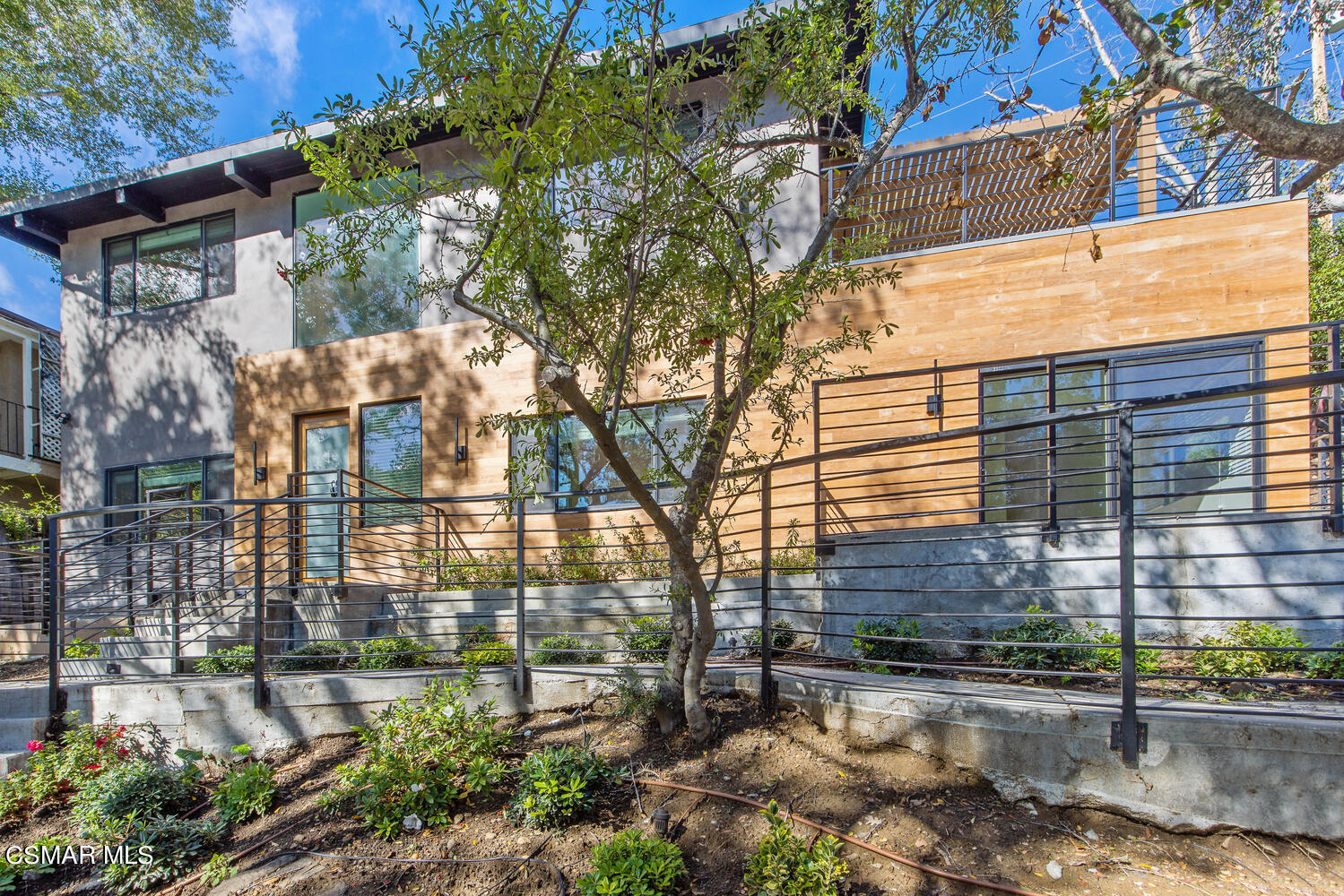 2224 Thorsby Road Lake Sherwood, CA 91361 - Photo 2 of 45 a backyard of a house with lots of green space