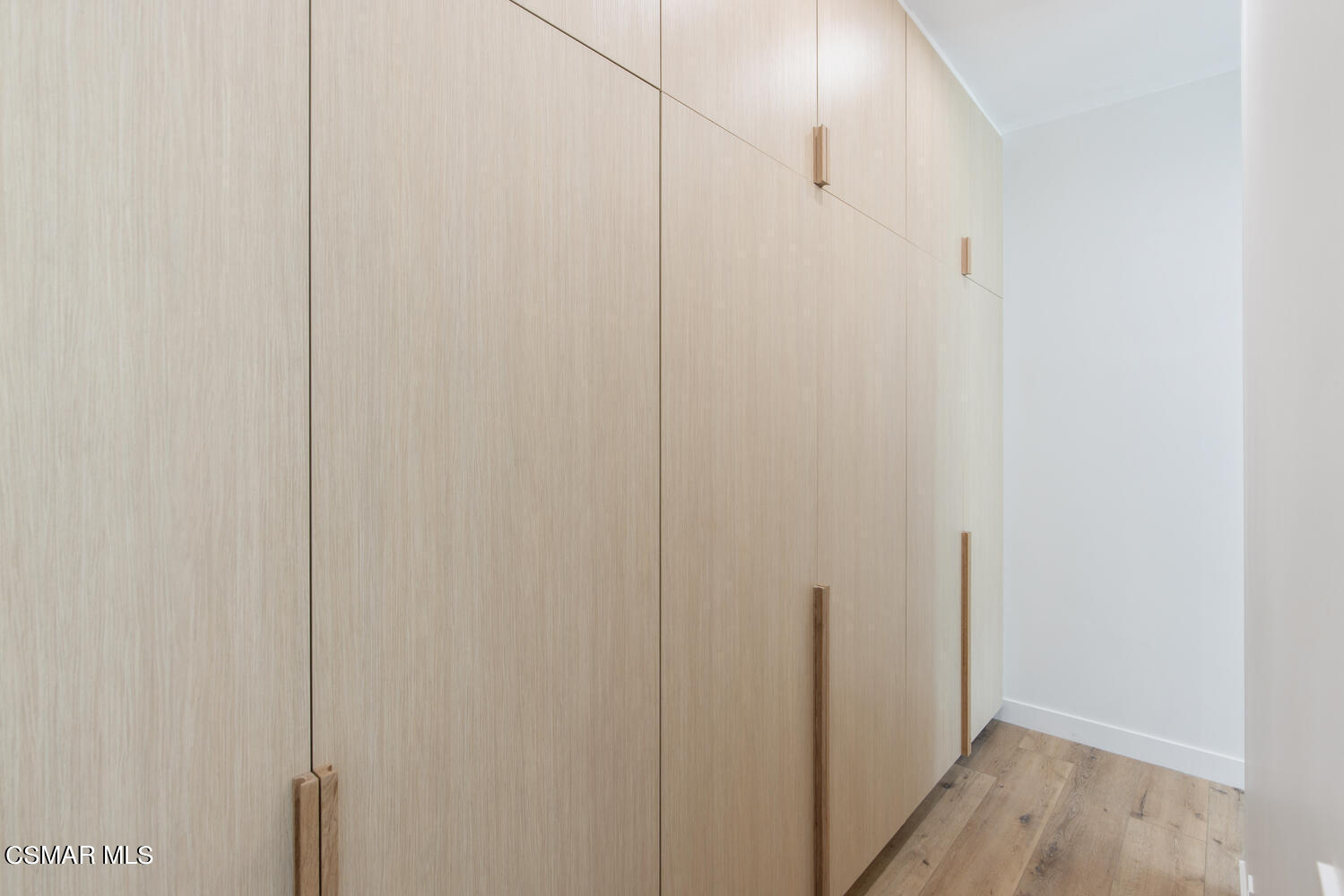 2224 Thorsby Road Lake Sherwood, CA 91361 - Photo 25 of 45 a view of a hallway