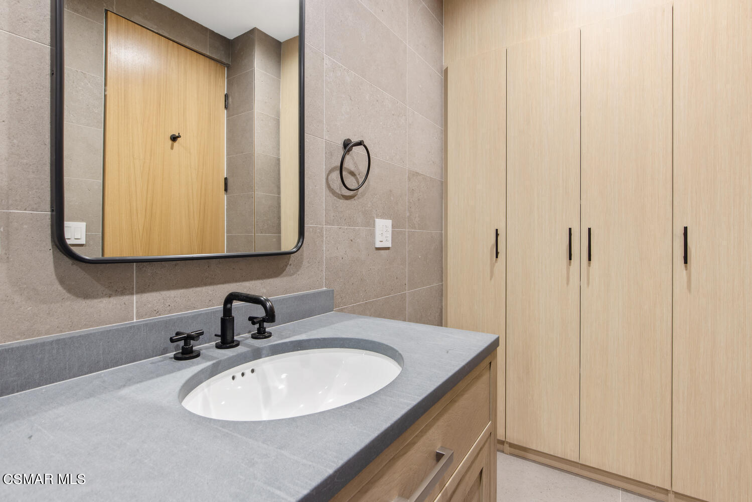 2224 Thorsby Road Lake Sherwood, CA 91361 - Photo 35 of 45 a bathroom with a sink and a mirror