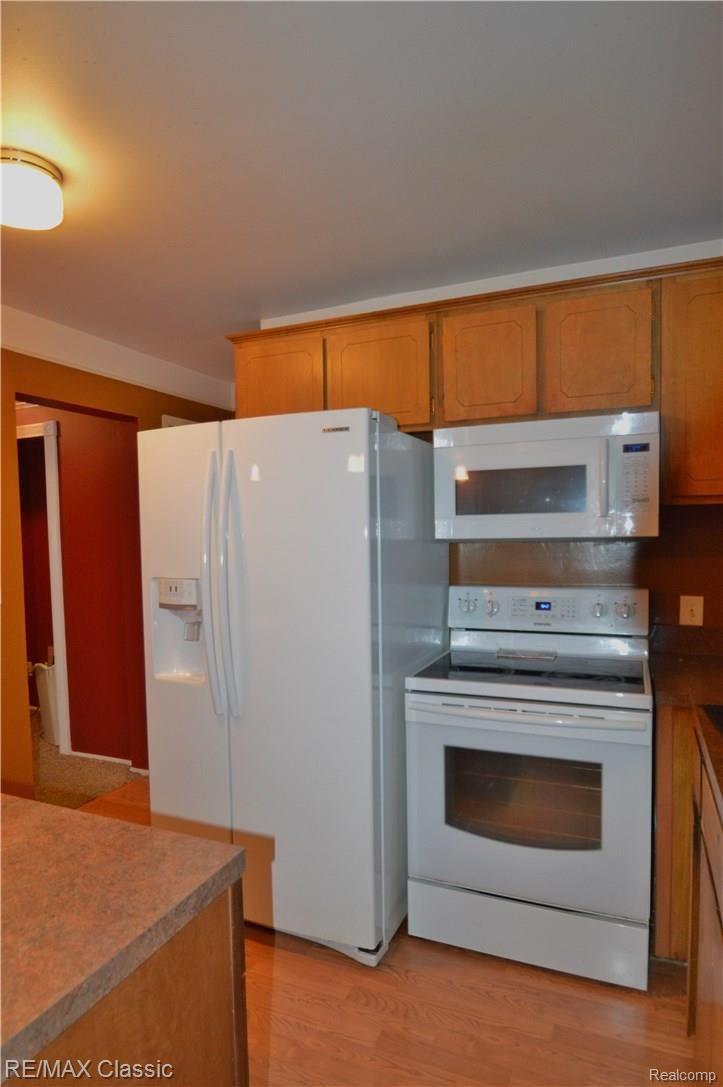 29242 Hoover Road Warren, MI 48093 - Photo 14 of 36 15.JPG