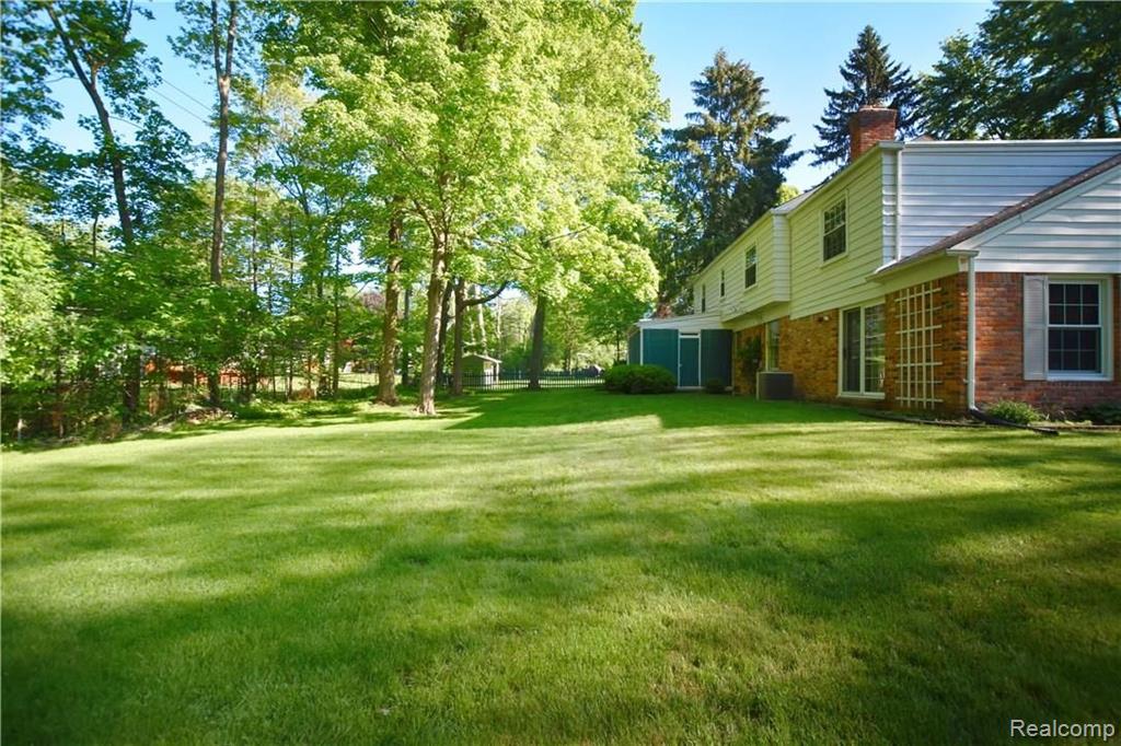 32635 Old Post Road Beverly Hills, MI 48025 - Photo 32 of 34