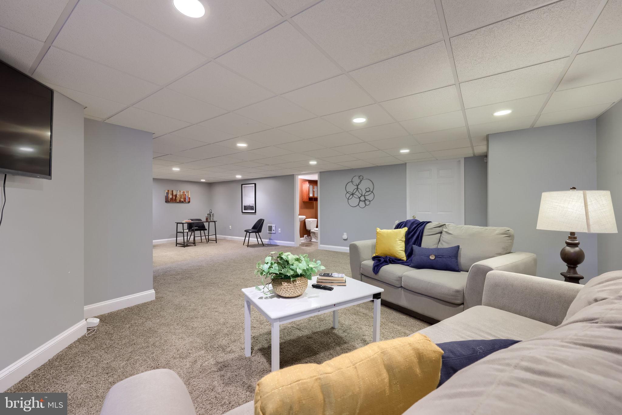 328 Cobblers Court Lititz, PA 17543 - Photo 5 of 60