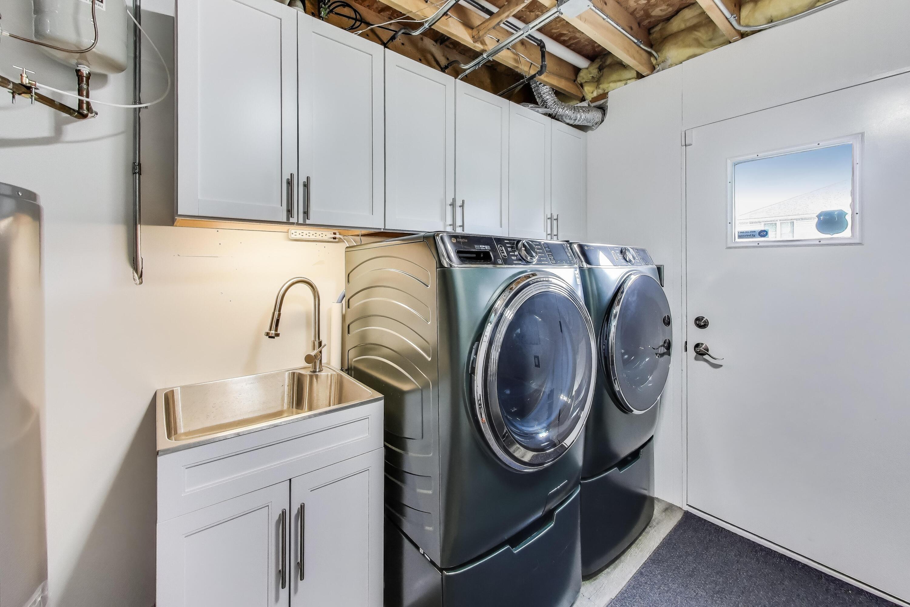 2903 Morningside Drive Crown Point, IN 46307 - Photo 30 of 39 a utility room with dryer and washer