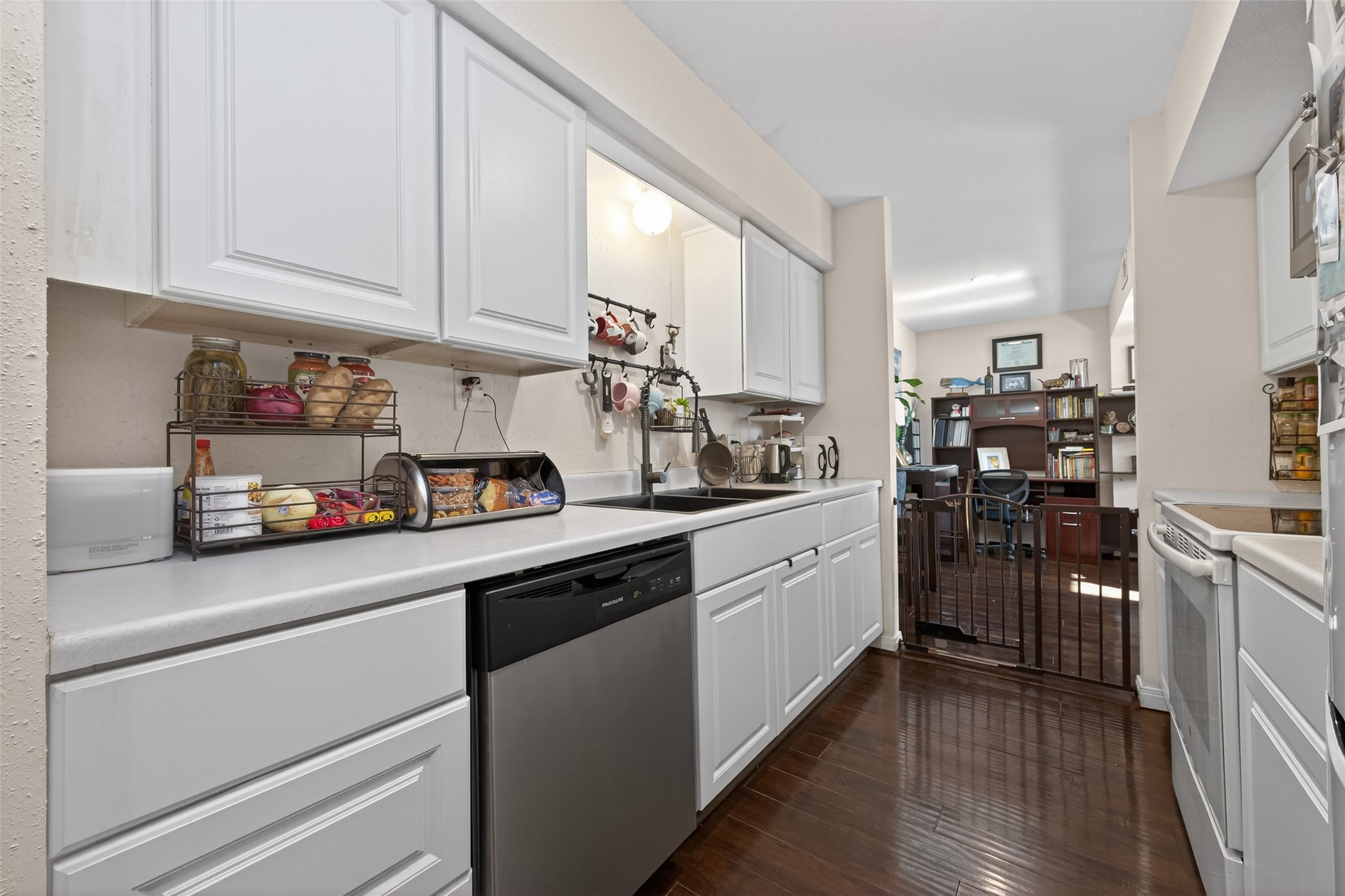 16120 Stuebner Airline Road, Unit 602 Spring, TX 77379 - Photo 22 of 50 a kitchen with cabinets appliances a sink and a counter top space