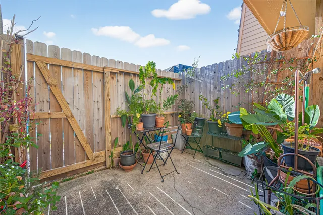 $135,000 | 16120 Stuebner Airline Road, Unit 602, Spring, TX 77379