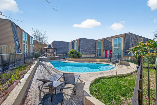 $135,000 | 16120 Stuebner Airline Road, Unit 602, Spring, TX 77379