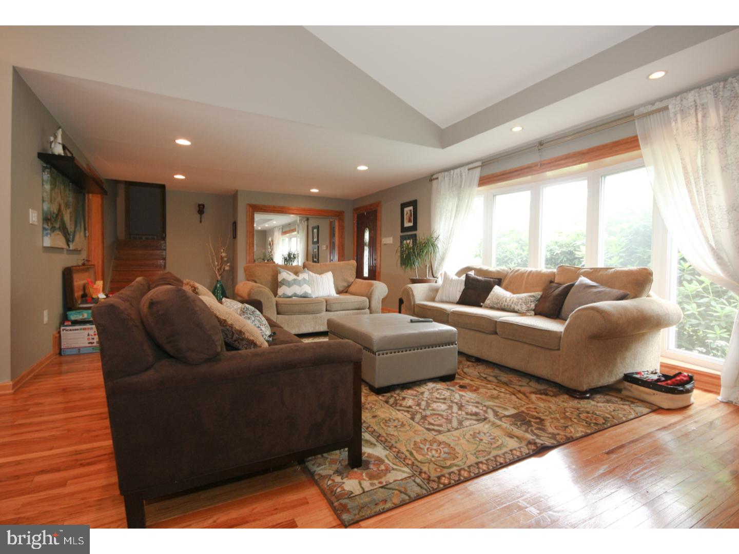 1147 Harriett Road Huntingdon Valley, PA 19006 - Photo 3 of 25 Living Room