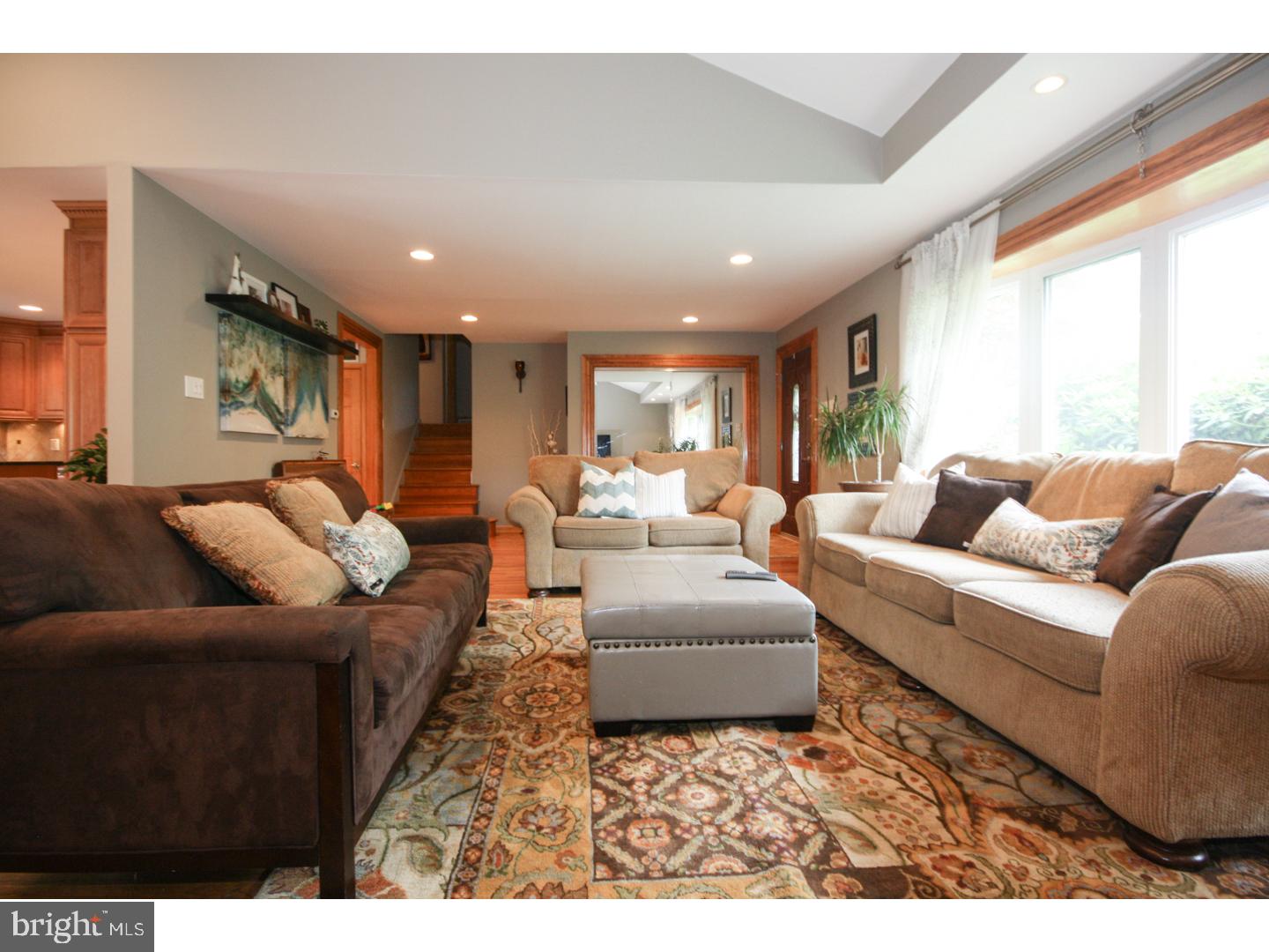 1147 Harriett Road Huntingdon Valley, PA 19006 - Photo 4 of 25 Living Room