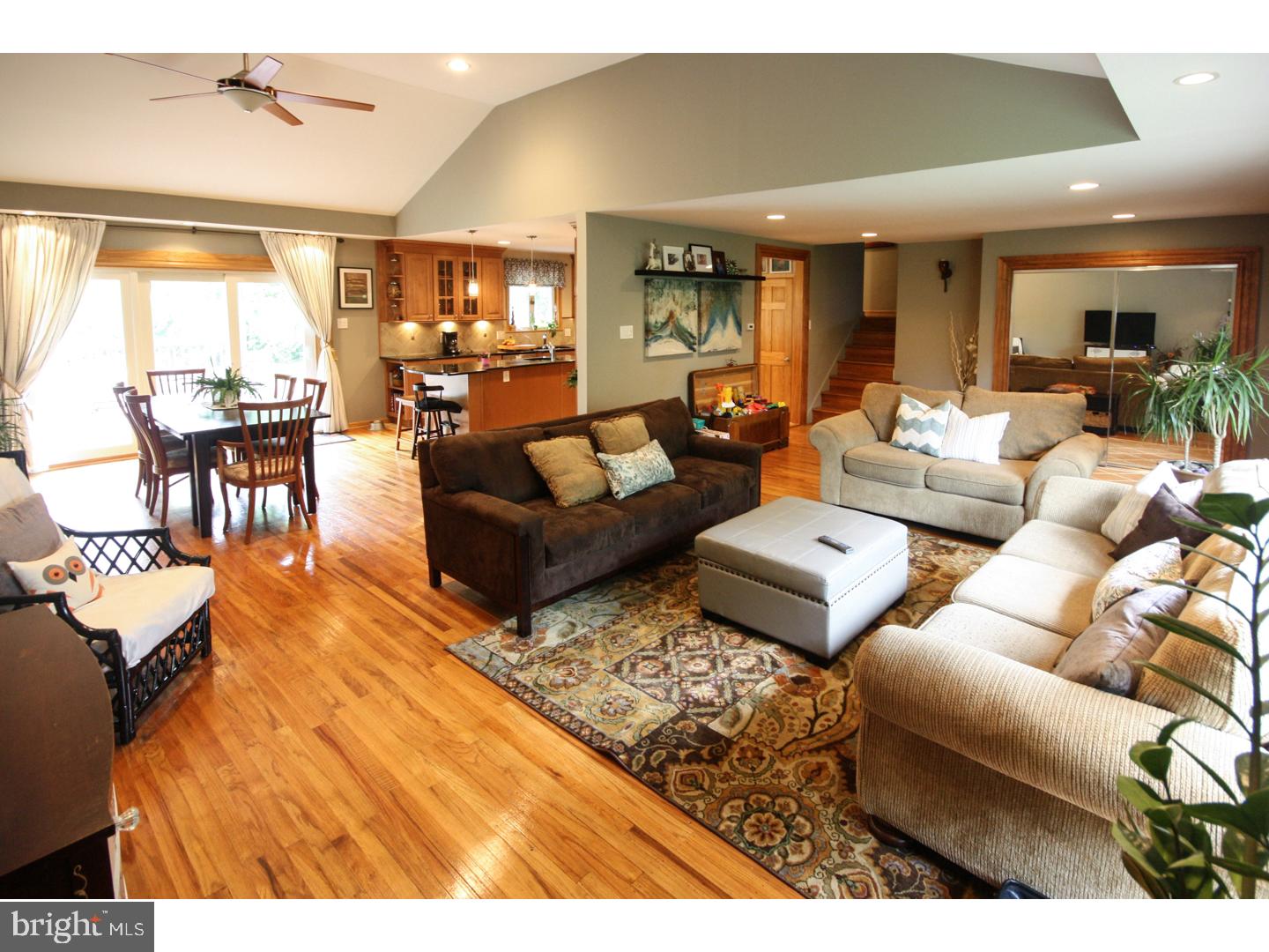 1147 Harriett Road Huntingdon Valley, PA 19006 - Photo 5 of 25 Living Room