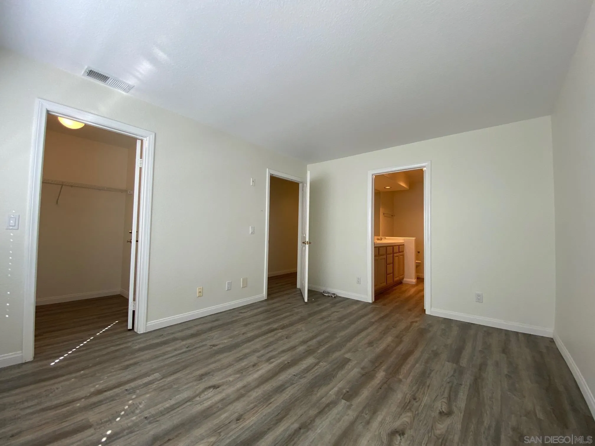 2848 Torrey Pines Road La Jolla, CA 92037 - Photo 14 of 19 an empty room with wooden floor & windows
