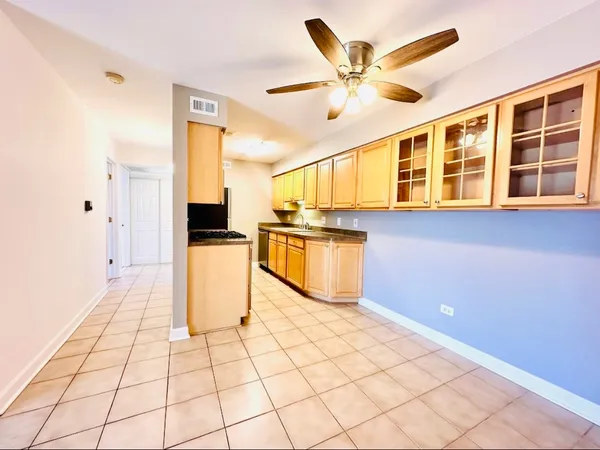 $2,000 | 1609 North Windsor Drive, Unit 203, Arlington Heights, IL 60004