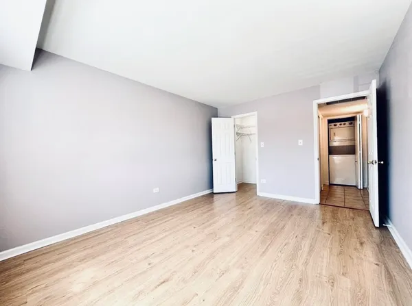 $2,000 | 1609 North Windsor Drive, Unit 203, Arlington Heights, IL 60004
