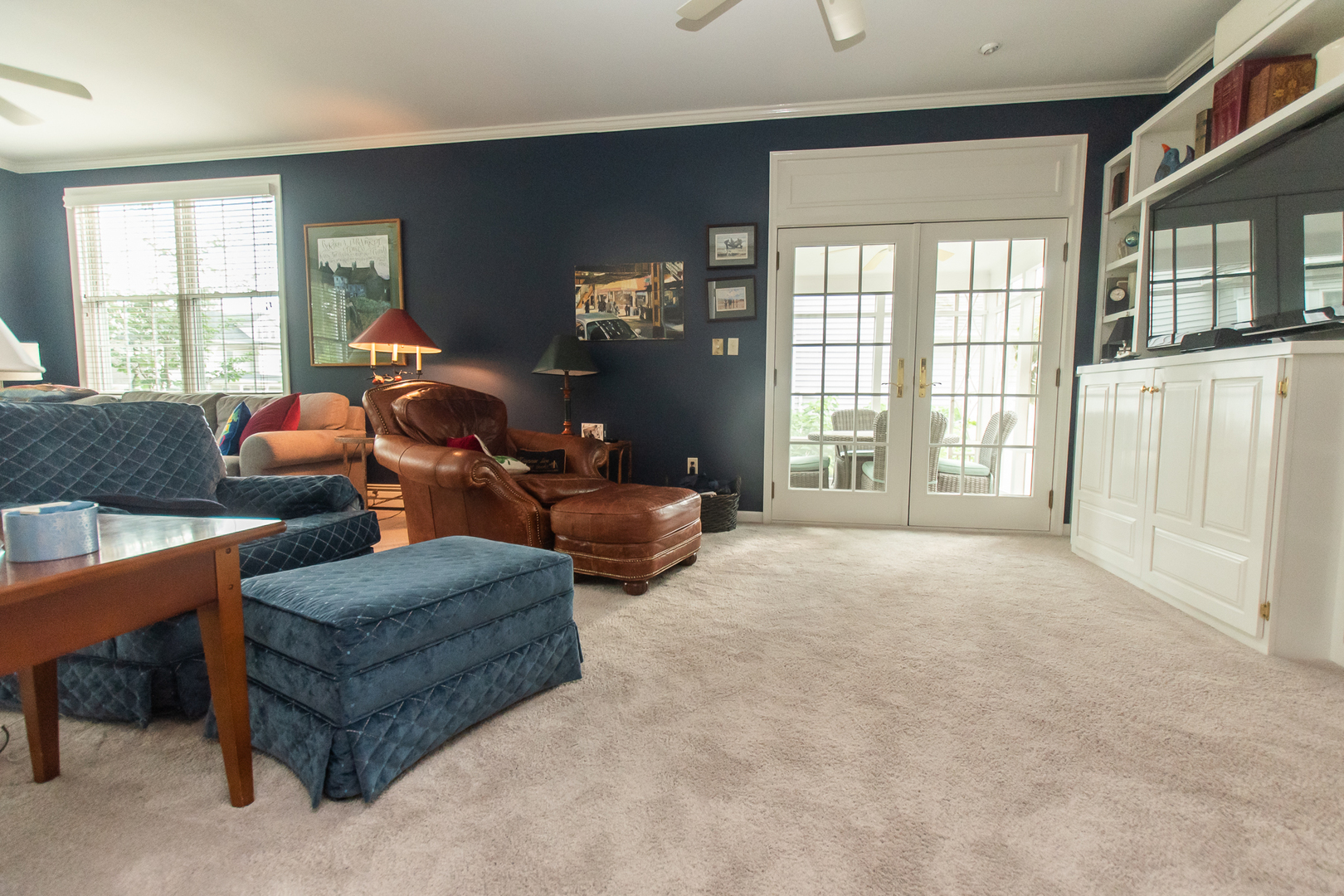 223 East Boyd Street Dixon, IL 61021 - Photo 19 of 74 a living room with furniture and a large window