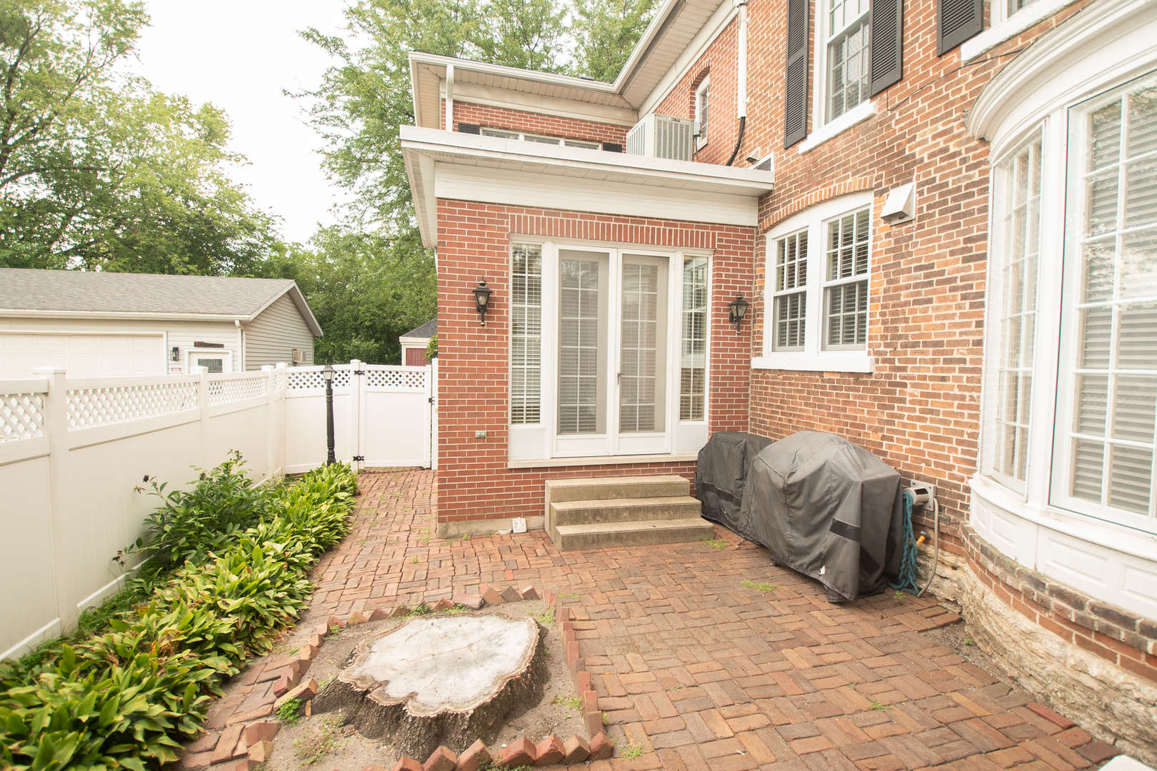 223 East Boyd Street Dixon, IL 61021 - Photo 70 of 74 a front view of a house with a garden