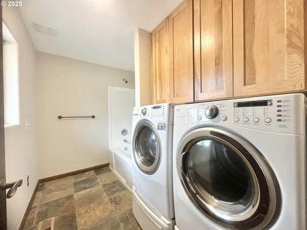 $1,150,000 | 19400 South Frank Road, Colton, OR 97017