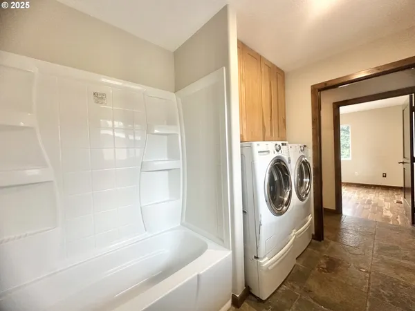 $1,150,000 | 19400 South Frank Road, Colton, OR 97017