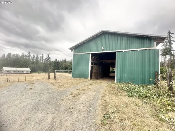 $1,150,000 | 19400 South Frank Road, Colton, OR 97017
